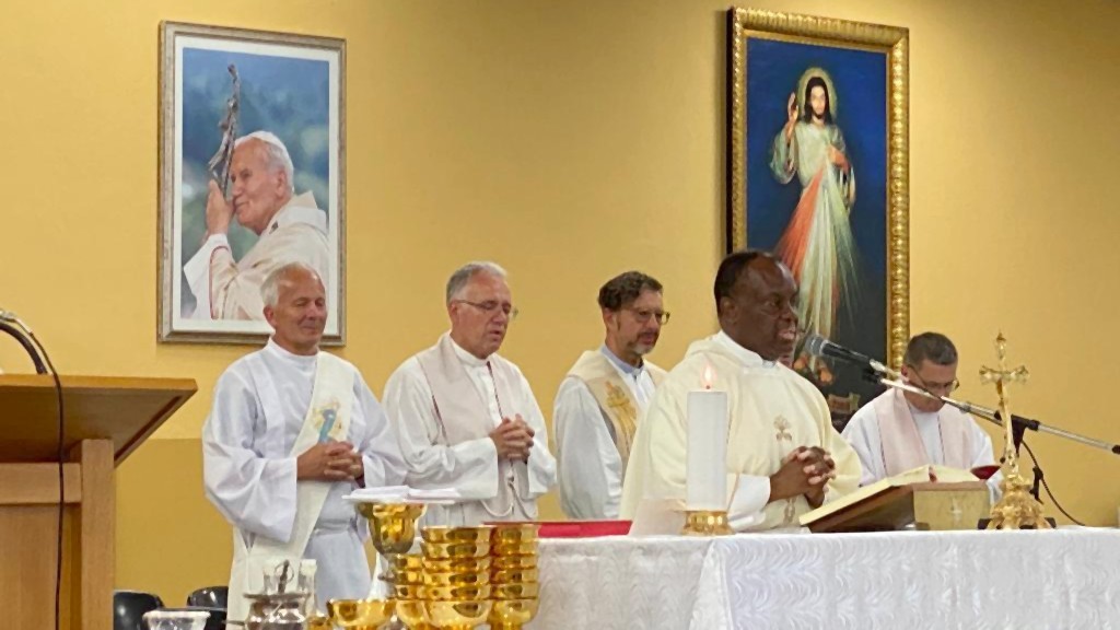 Pater Aidan zelebriert in Medjugorje die Heilige Messe 2023